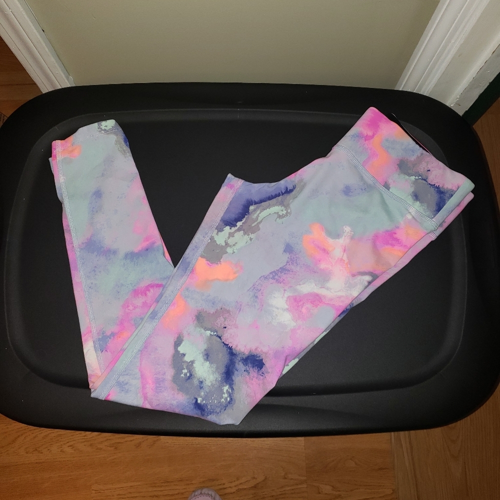 2 PC VS PINK HTF WATERCOLOR SET - Picture 3 of 8